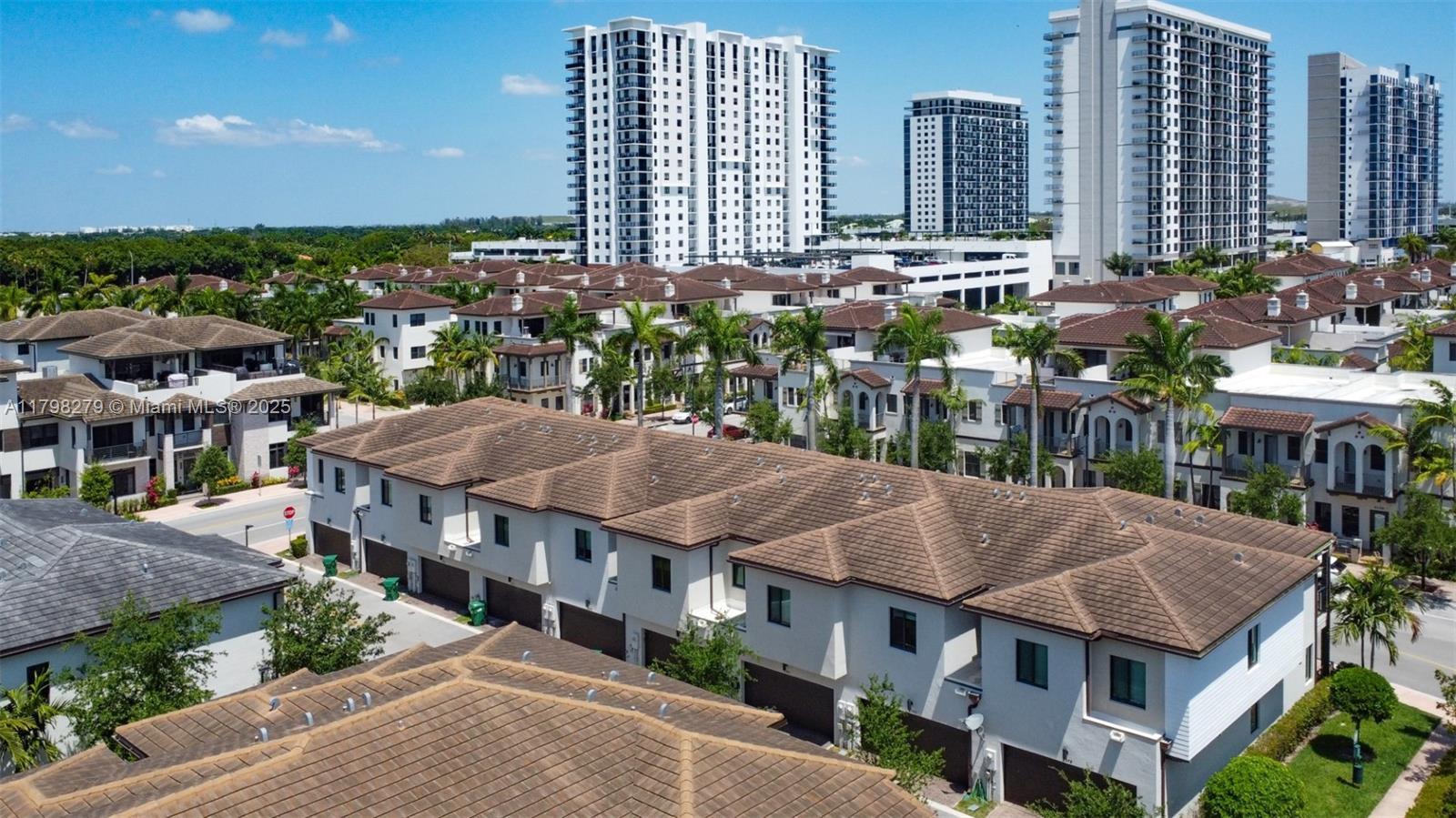 Picture of 4962 NW 83Rd Path # 4962, Doral, FL 33166