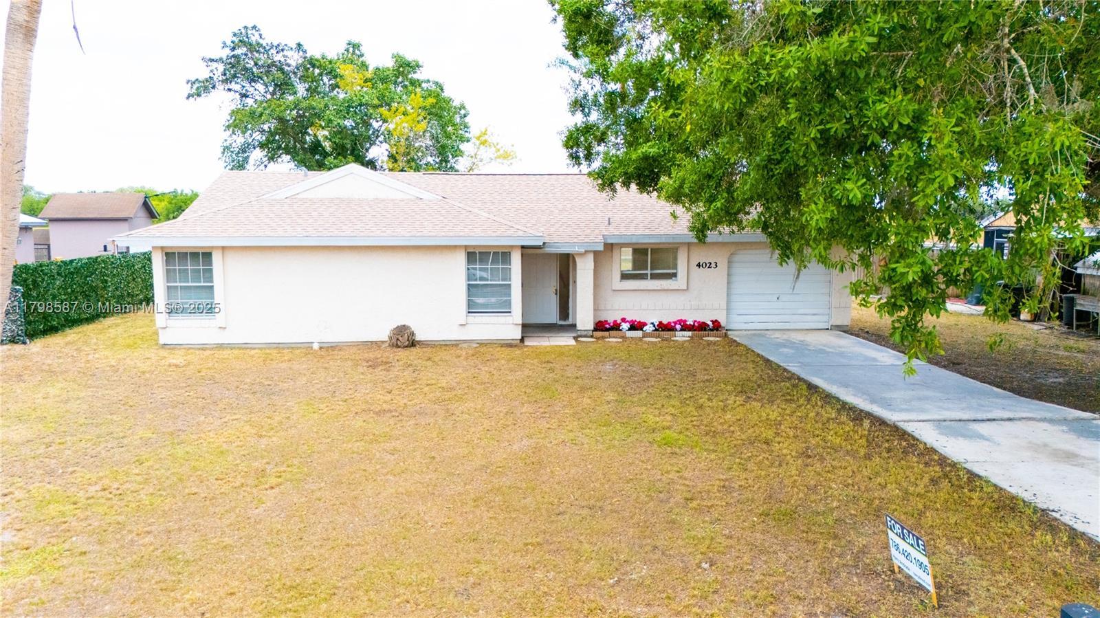 Picture of 4023 E Palomar Cir, La Belle, FL 33935