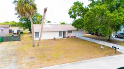 Picture of 4023 E Palomar Cir, La Belle, FL 33935