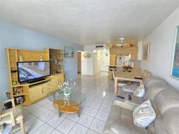 Picture of 2899 Collins Ave # 946, Miami Beach, FL 33140