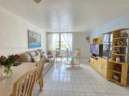 Picture of 2899 Collins Ave # 946, Miami Beach, FL 33140
