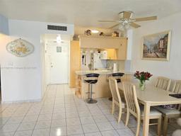 Picture of 2899 Collins Ave # 946, Miami Beach, FL 33140