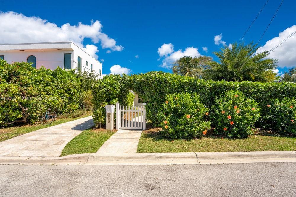 Picture of 9025 Hawthorne Ave, Surfside, FL 33154