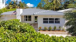 Picture of 9025 Hawthorne Ave, Surfside, FL 33154