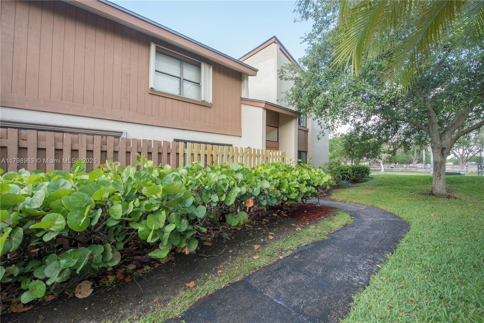 Picture of 10945 SW 113Th Pl # 1B, Miami, FL 33176