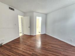 Picture of 216 Lake Pointe Dr # 128, Oakland Park, FL 33309
