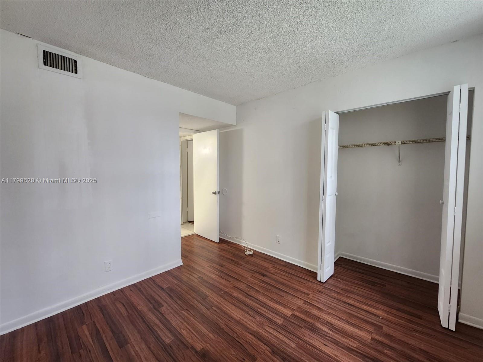 Picture of 216 Lake Pointe Dr # 128, Oakland Park, FL 33309