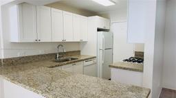 Picture of 6900 N Kendall Dr # A304, Pinecrest, FL 33156
