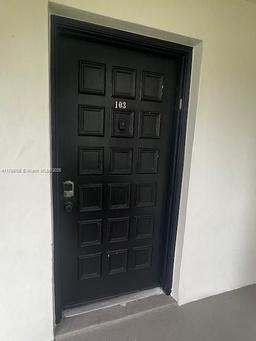 Picture of 9920 NW 68Th Pl # 103, Tamarac, FL 33321