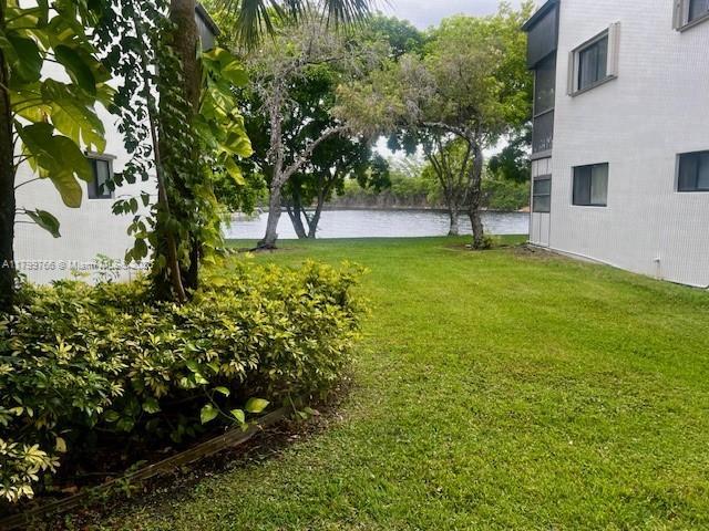 Picture of 9920 NW 68Th Pl # 103, Tamarac, FL 33321