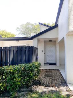 Picture of 16023 S Fairway Ter # 118, Weston, FL 33326
