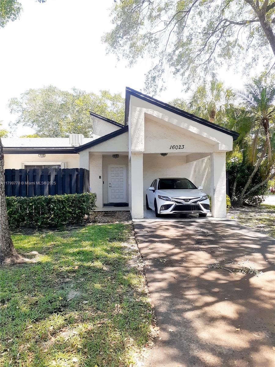 Picture of 16023 S Fairway Ter # 118, Weston, FL 33326