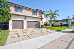 Picture of 9015 NW 161St Ter, Miami Lakes, FL 33018