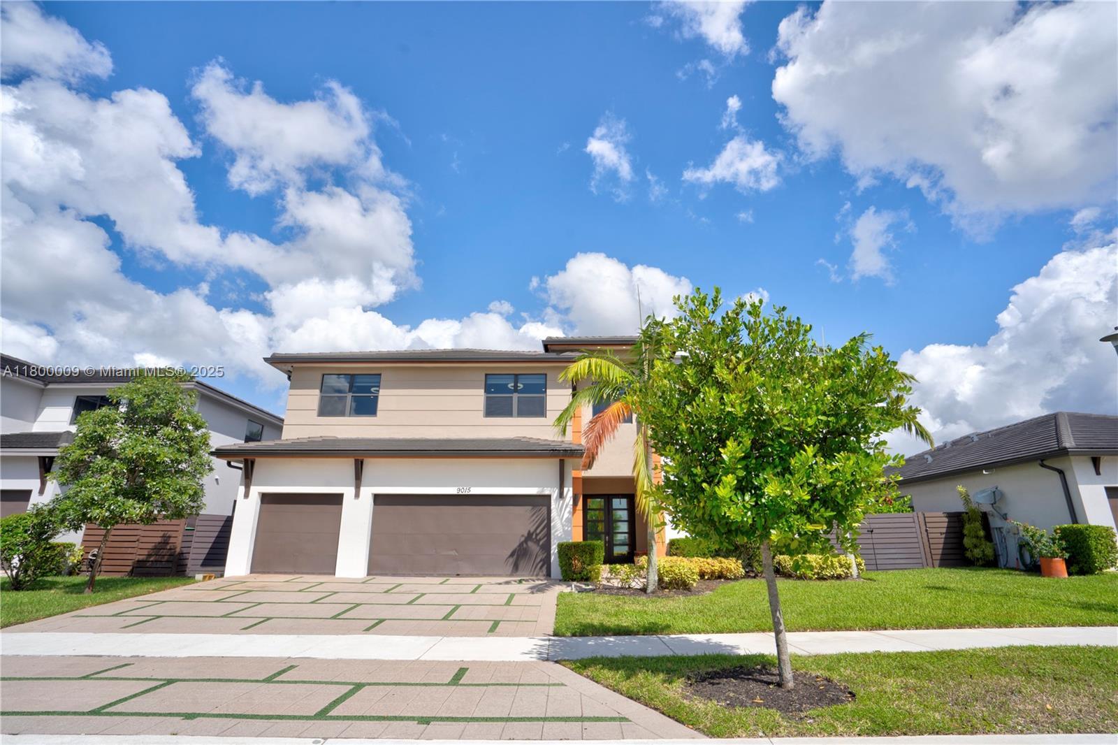Picture of 9015 NW 161St Ter, Miami Lakes, FL 33018