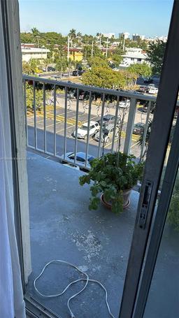 Picture of 801 NW 47 Ave # 503W, Miami, FL 33126