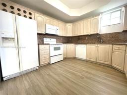 Picture of 17415 NW 75Th Pl # 208, Hialeah, FL 33015