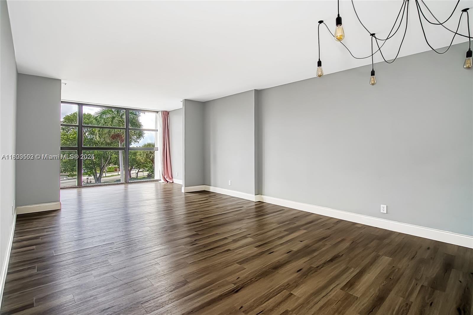 Picture of 400 Leslie Dr # 427, Hallandale Beach, FL 33009