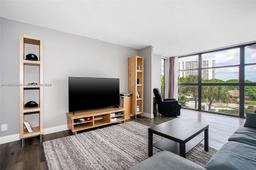 Picture of 400 Leslie Dr # 427, Hallandale Beach, FL 33009