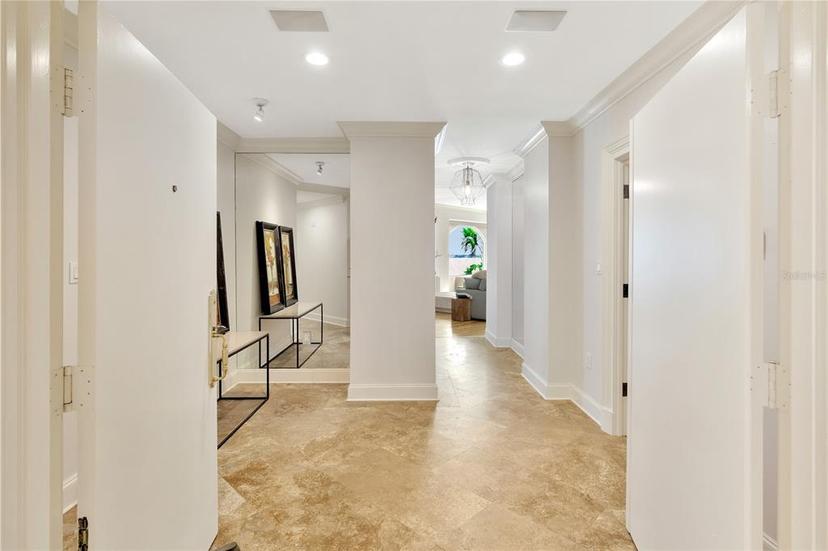 Picture of 2419 Bayshore Boulevard Unit 2N, Tampa FL 33629