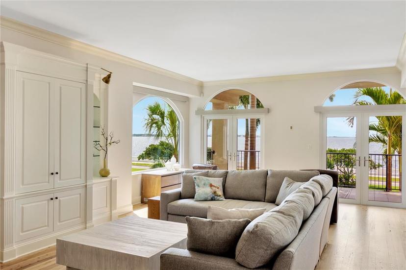 Picture of 2419 Bayshore Boulevard Unit 2N, Tampa FL 33629
