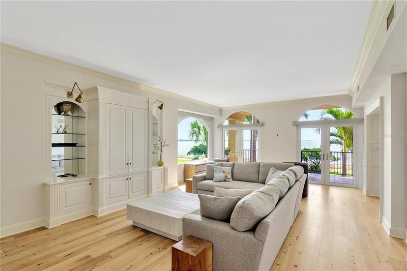 Picture of 2419 Bayshore Boulevard Unit 2N, Tampa FL 33629