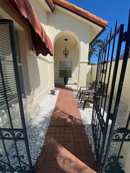 Picture of 4989 Clubview Court E, Bradenton, FL 34203