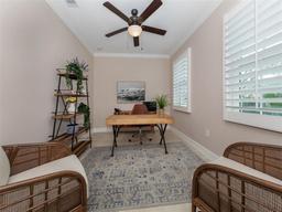 Picture of 938 E Venice Avenue, Venice, FL 34285