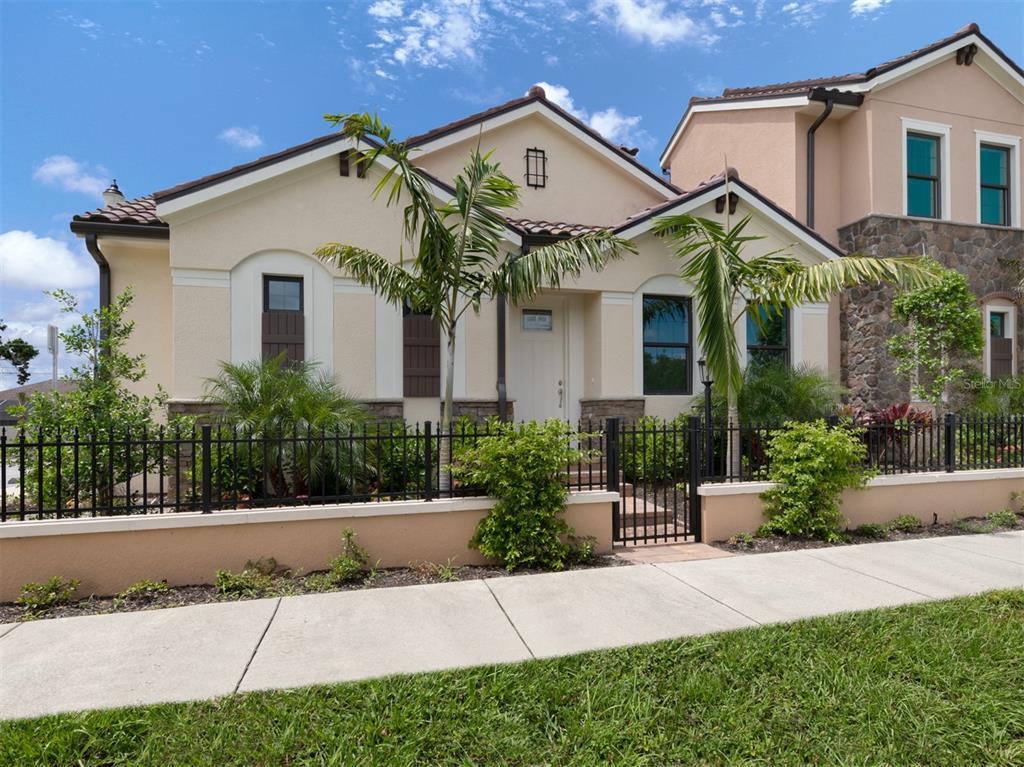 Picture of 938 E Venice Avenue, Venice, FL 34285