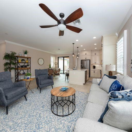 Picture of 938 E Venice Avenue, Venice FL 34285