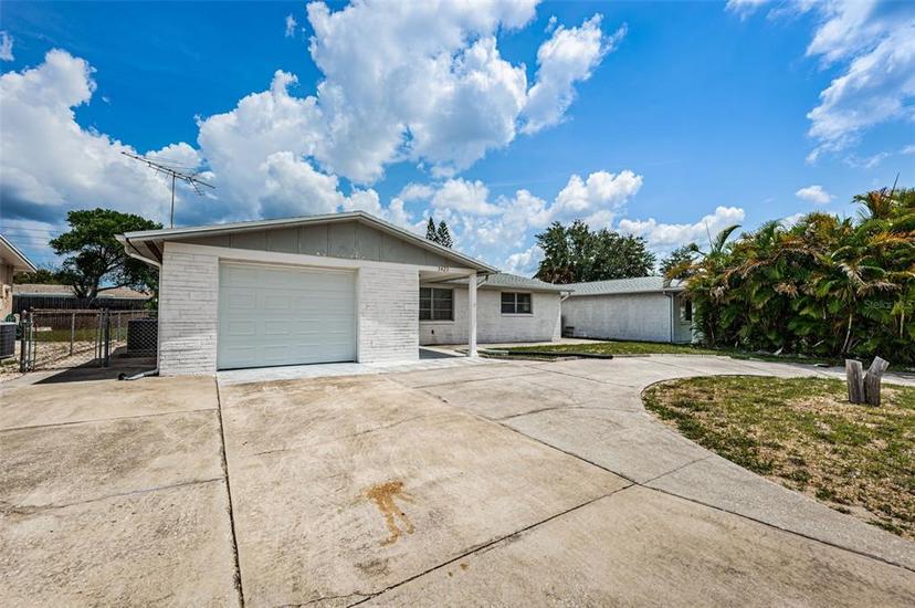 Picture of 3423 Eisenhower Dr, Holiday FL 34691