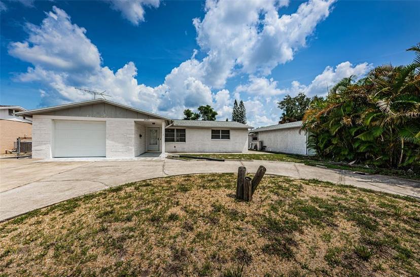 Picture of 3423 Eisenhower Dr, Holiday FL 34691