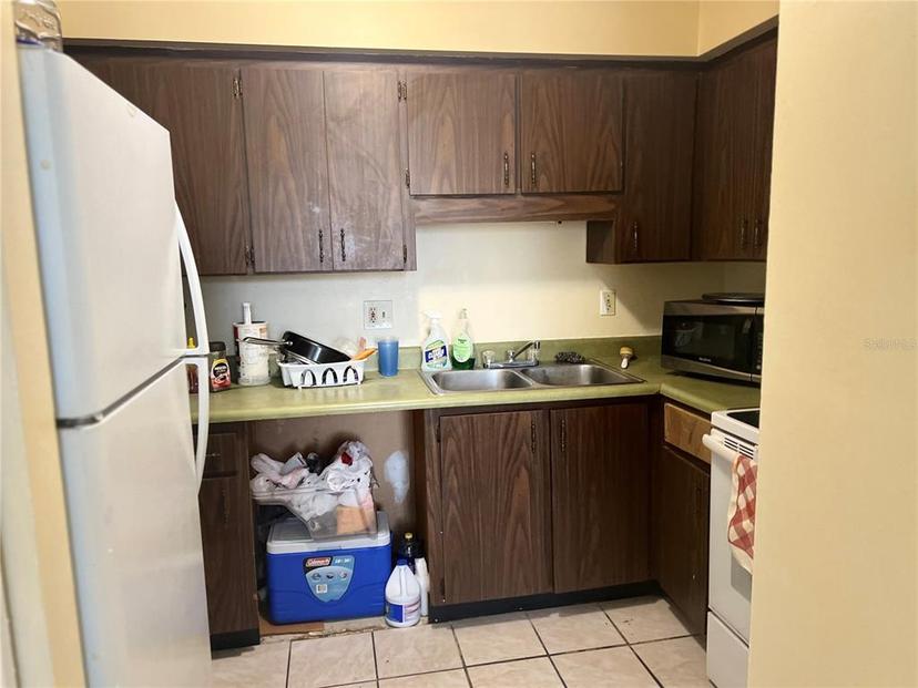 Picture of 302 E Whitehall Court Unit 111, Tampa FL 33604