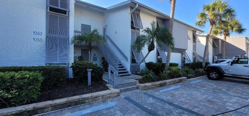 Picture of 1046 W Peppertree Lane Unit 115B, Sarasota FL 34242
