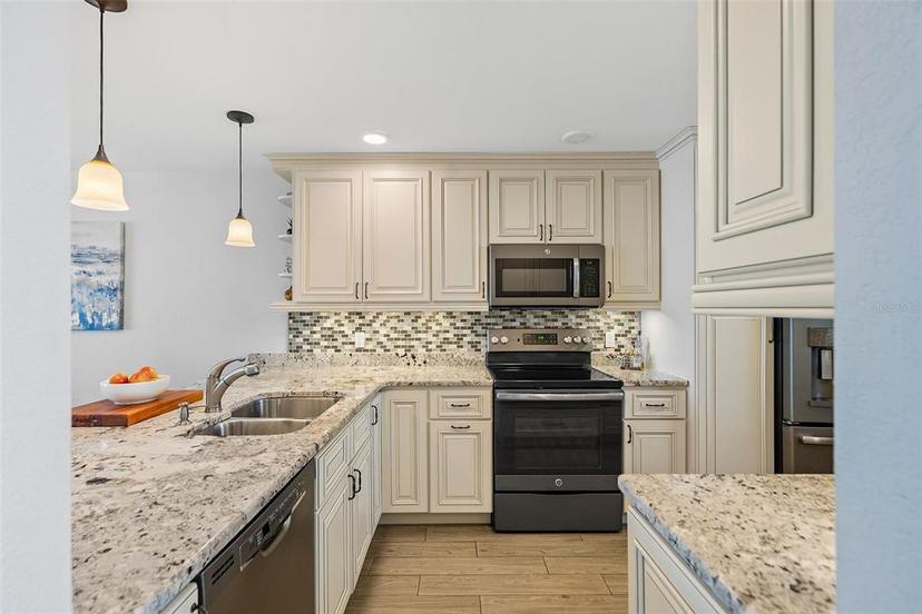 Picture of 200 Woodette Drive Unit Tr-B (102W), Dunedin FL 34698