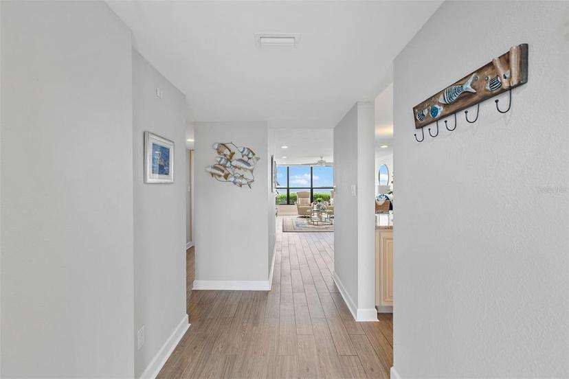 Picture of 200 Woodette Drive Unit Tr-B (102W), Dunedin FL 34698