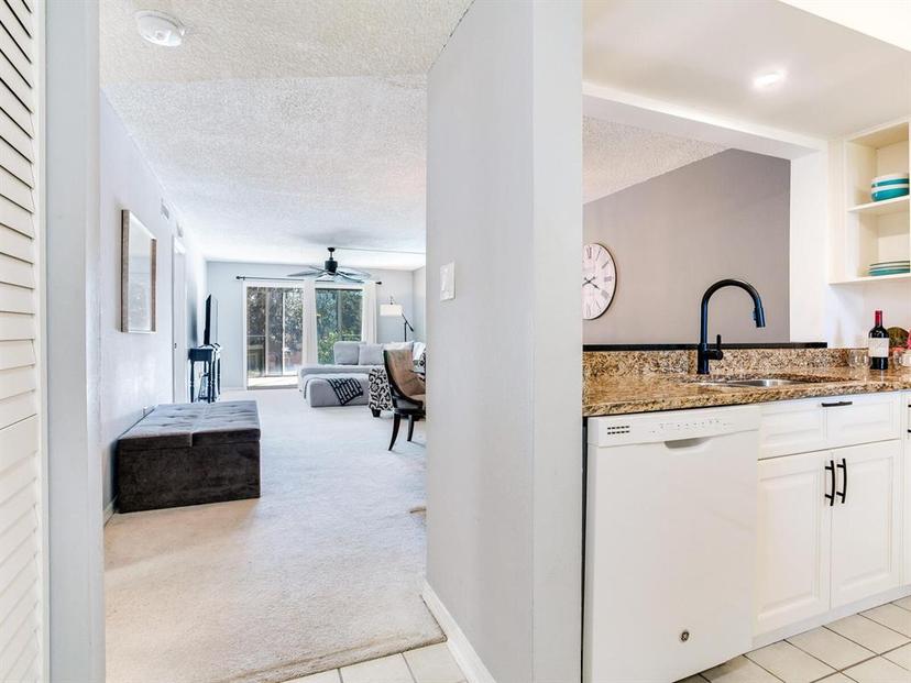 Picture of 90 S Highland Avenue Unit 103, Tarpon Springs FL 34689