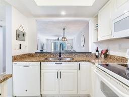 Picture of 90 S Highland Avenue Unit 103, Tarpon Springs, FL 34689