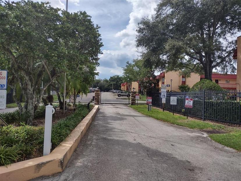 Picture of 2860 N Powers Drive Unit 14, Orlando FL 32818