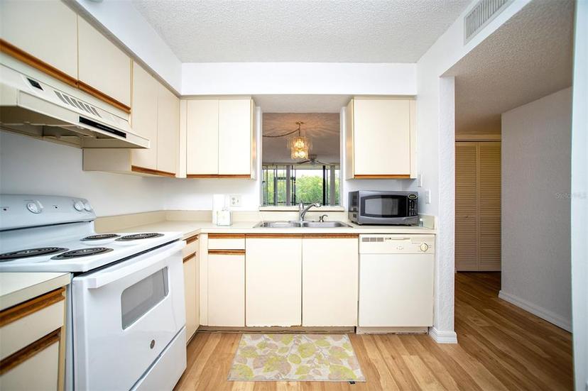 Picture of 900 Cove Cay Drive Unit 1D, Clearwater FL 33760