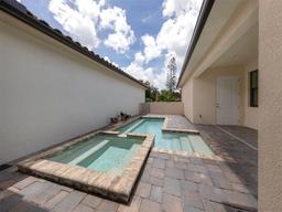 Picture of 922 E Venice Avenue, Venice, FL 34285