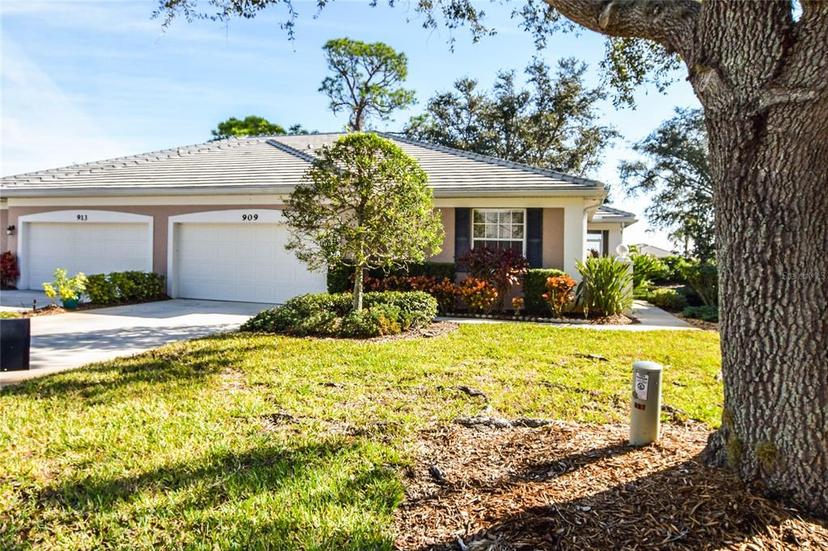 Picture of 909 Barclay Court, Venice FL 34293