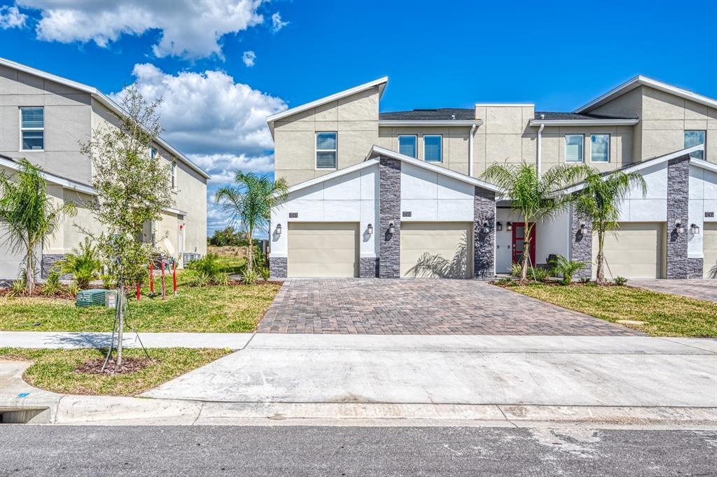 Picture of 891 Ocean Course Avenue Unit 0, Davenport, FL 33896