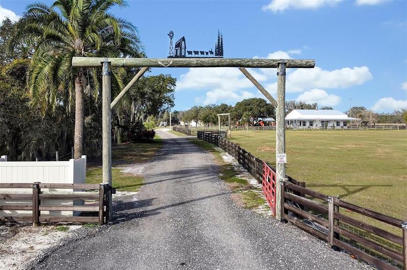 Picture of 3395 Lake Buffum Road E, Fort Meade FL 33841