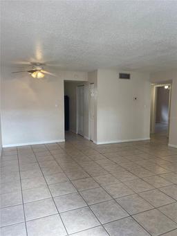 Picture of 206 Pine Tulip Court Unit 101, Tampa, FL 33612