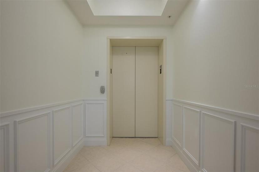 Picture of 1660 Summerhouse Lane Unit 102, Sarasota FL 34242