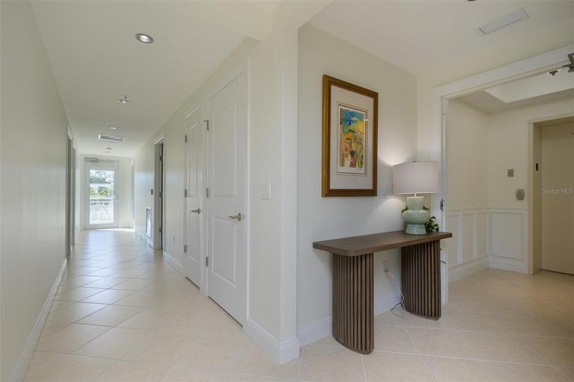 Picture of 1660 Summerhouse Lane Unit 102, Sarasota FL 34242