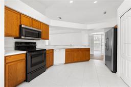 Picture of 7602 Merchantville Circle, Zephyrhills, FL 33540