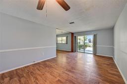 Picture of 604 Park Circle Unit 16, Bradenton, FL 34207