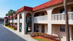 Picture of 1750 Belleair Forest Drive Unit C17, Belleair, FL 33756