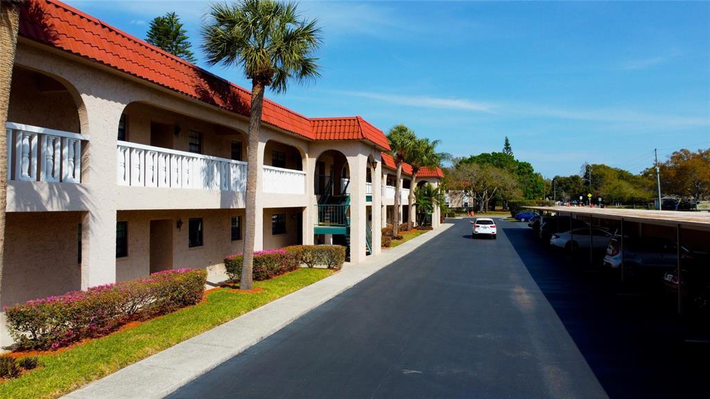 Picture of 1750 Belleair Forest Drive Unit C17, Belleair, FL 33756